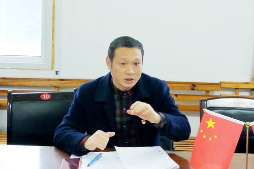 向宇飛列席指導(dǎo)股份公司氯堿黨支部“不忘初心、牢記使命”專題組織生活會(圖2)