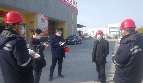 王大真到股份公司、楚星公司和松滋肥業(yè)現(xiàn)場(chǎng)檢查疫情防控及安全生產(chǎn)情況(圖2)