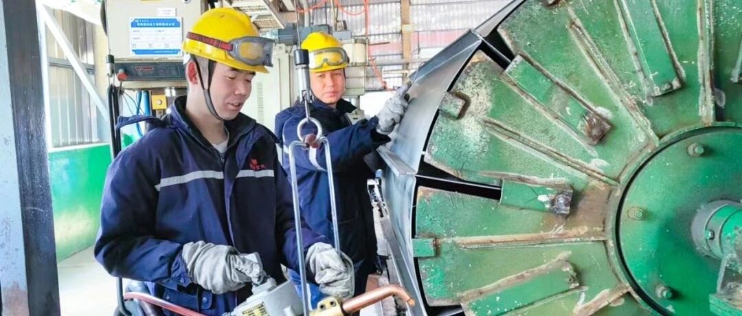 青海宜化電石分廠(chǎng)電極殼班：加強(qiáng)標(biāo)準(zhǔn)化建設(shè)，保障電石爐長(zhǎng)周期穩(wěn)定運(yùn)行